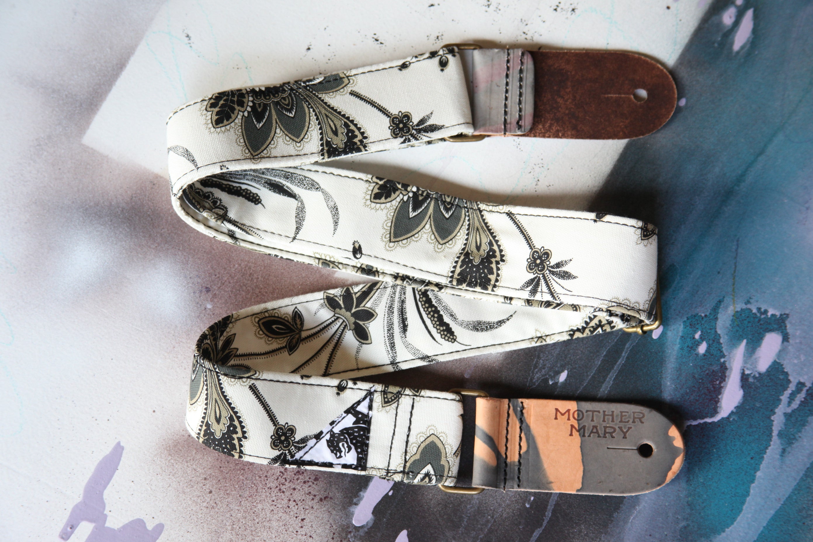 "White Paisley” Guitar Strap