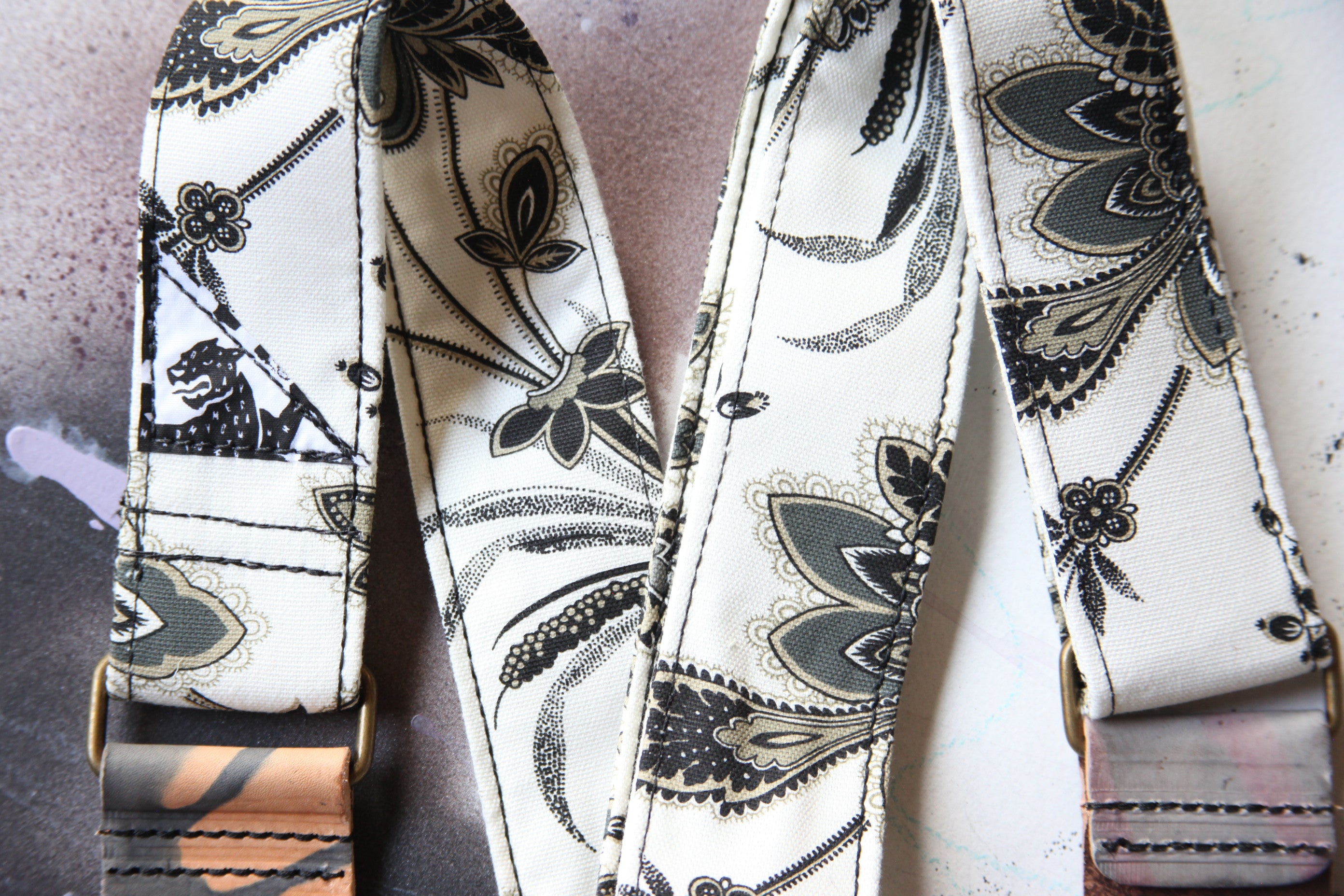 "White Paisley” Guitar Strap